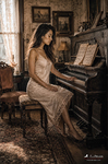 Chloe sentada en una habitación antigua junto a un piano o mueble musical, con luz cálida, serie Las Habitaciones de Chloe de F. J. Pineda.