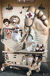 Pie gigante en una escena hospitalaria, con cama clínica, símbolos médicos, instrumentos y pequeñas figuras alrededor.