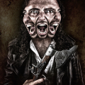 Hombre adulto con varias caras superpuestas o repetidas, en una composición inquietante de identidad vampírica.
