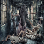 Varias figuras amontonadas en el suelo mientras Pyramid Head se eleva al fondo, en un espacio frío y ruinoso.