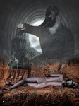 Mujer desnuda tendida sobre un sofá bajo una escena sombría donde una figura masculina ilumina con una linterna a otra presencia oscura.