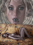 Gran rostro femenino superpuesto sobre una mujer desnuda dormida en un sofá, creando una escena de sueño y desdoblamiento.