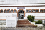 Edificio histórico con arcos y fachada blanca en Rota, Cádiz, dentro del recorrido urbano del reportaje.