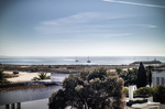 Paisaje marítimo de Lagos con puerto, horizonte atlántico y luz clara del Algarve.