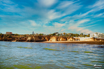Acantilados de Lagos en Portugal con formaciones rocosas junto al Atlántico.