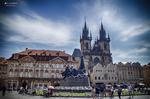 Plaza de la Ciudad Vieja de Praga con la iglesia de Nuestra Señora de Týn.