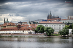 Vista de Praga desde el río Moldava con el Castillo de Praga al fondo.