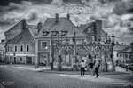Fotografía en blanco y negro de edificio histórico en Kutná Hora.