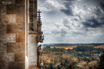Vista del paisaje de Kutná Hora desde una abertura o ventana de piedra.