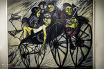 Pintura con figuras en un carro dentro de una exposición histórica sobre Terezín.