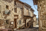 Casas de piedra en una calle del casco antiguo de Pedraza.