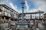 Plaza Mayor de La Alberca con crucero central y soportales tradicionales.