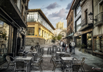 Terraza en una calle antigua del centro histórico de Ávila.