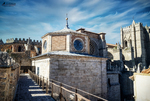 Vista elevada de tejados y arquitectura religiosa en Ávila.