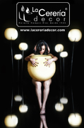 Cartel de La Cerería de Eva con figura femenina dentro de una copa iluminada.