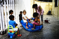 Niños jugando en una zona inundada del asentamiento chabolista de El Vacie.