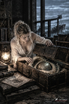 Oriana descubre dentro de un antiguo cofre una esfera rodeada de restos orgánicos de una criatura marina.