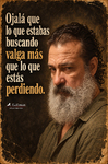 Primer plano de F. J. Pineda con mirada lateral, acompañado de texto crema y ámbar sobre un fondo oscuro envejecido.