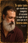 F. J. Pineda con camisa granate y cabeza ligeramente inclinada, acompañado de una frase en un cartel con acabado al óleo.