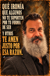 F. J. Pineda con chaqueta gris y una frase sobre ser rechazado y amado por la misma forma de ser.