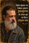 Retrato pensativo de F. J. Pineda con chaqueta vaquera, junto a texto en letras crema y ámbar sobre fondo envejecido.